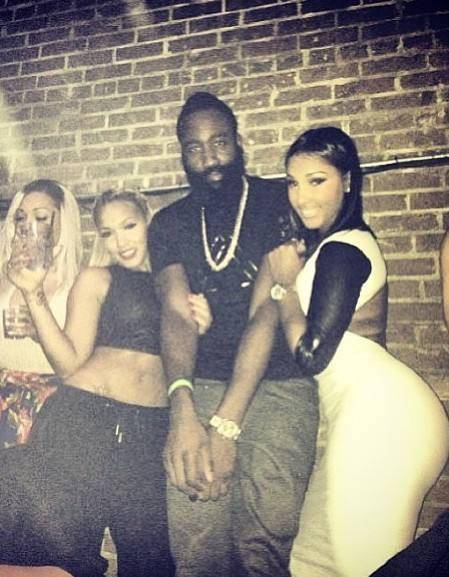 全尤文：巴萨对DV9很感兴趣，热刺、切尔西和拜仁也在关注情况（巴萨相中DV9，热刺、切尔西与拜仁同步关注动向）