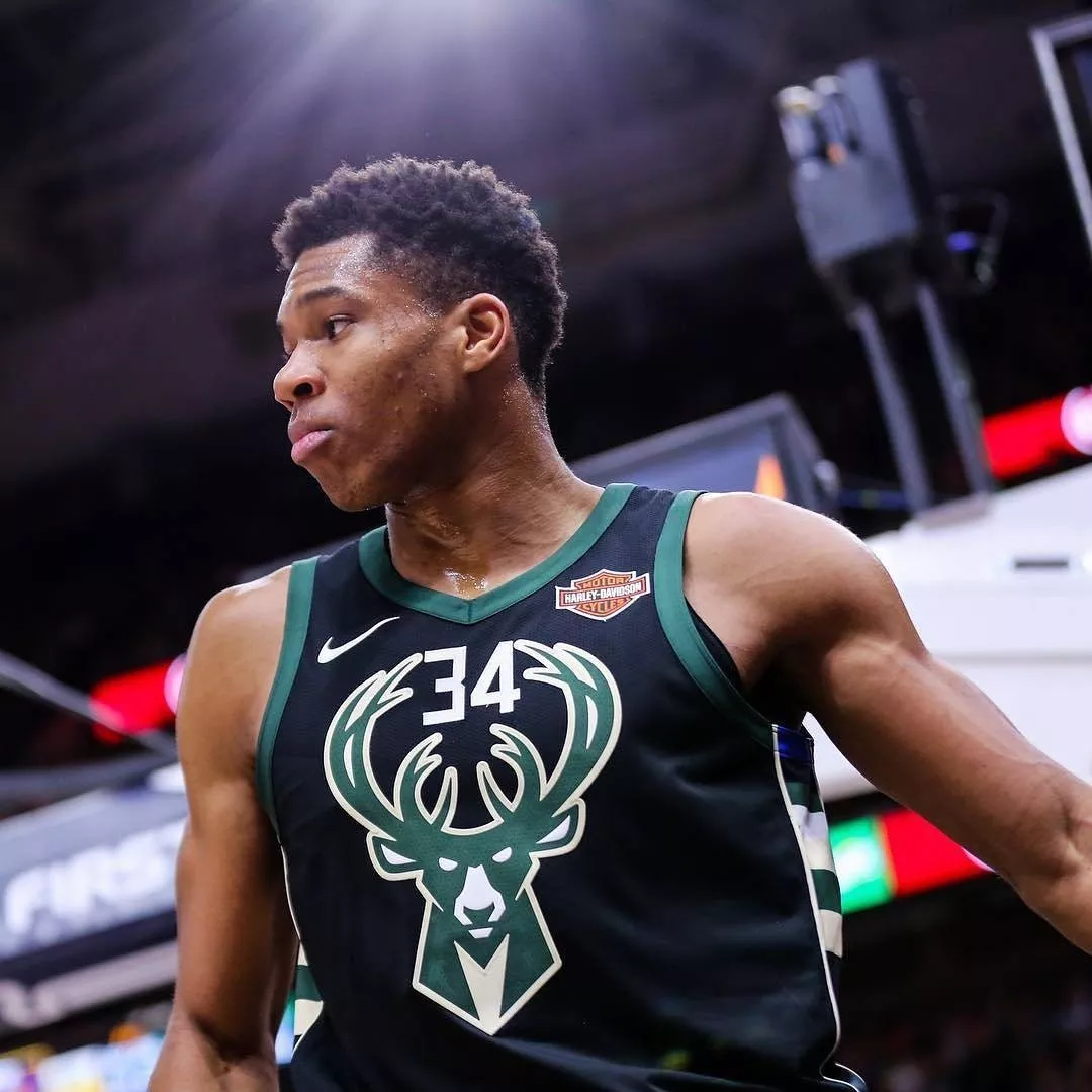 穆里尼奥：执教与评论教练是两回事，而评论别人总是容易的（穆里尼奥：带队与点评是两码事，评论他人总是更容易）