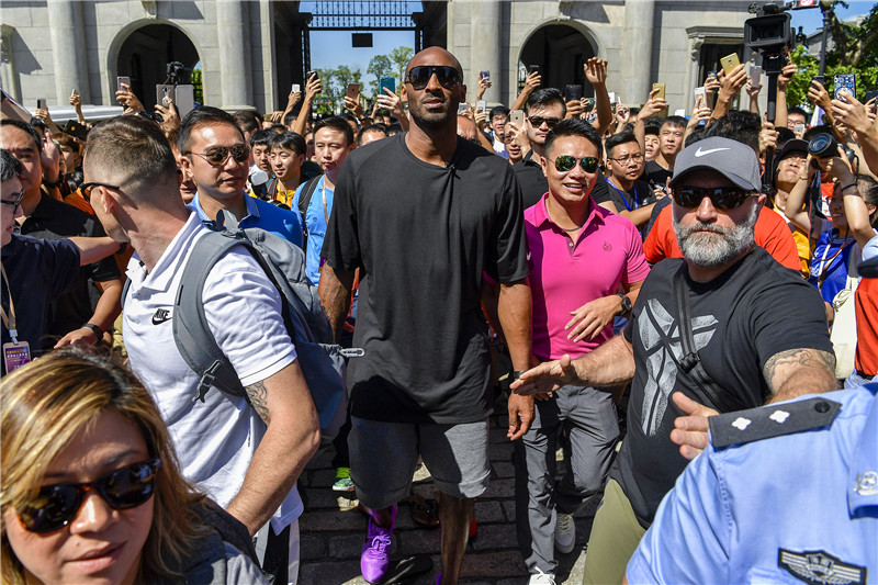 前锋连续三场进球，状态巅峰（前锋三战连斩，状态火热）