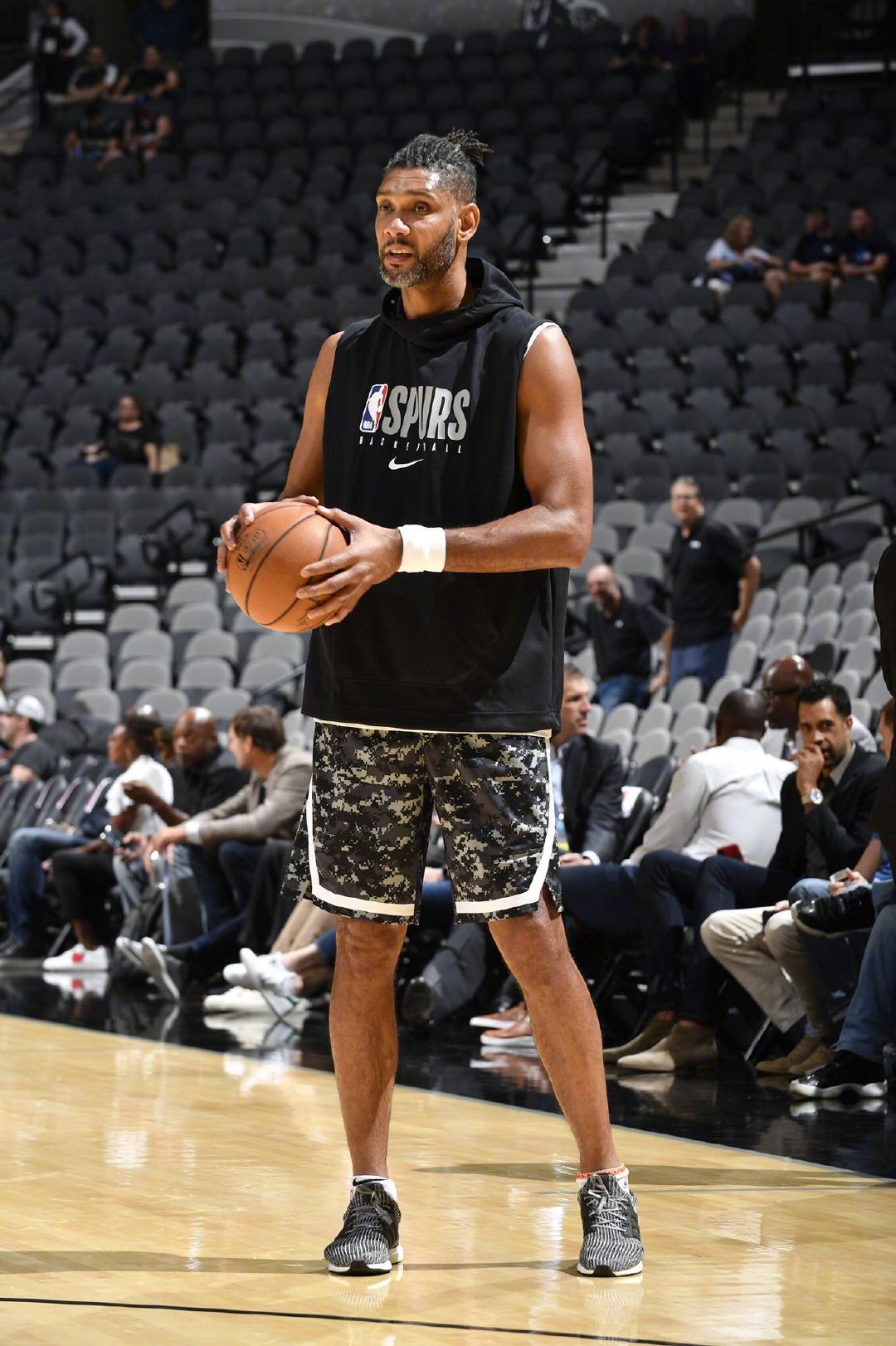 FIFA发布的世界杯赛程以美东时间计算，比北京时间慢12小时（FIFA世界杯赛程采用美东时间，较北京时间晚12小时）