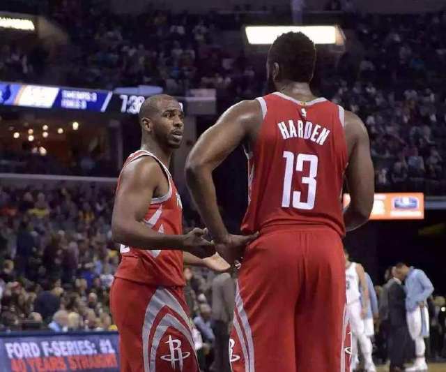 太攀蛇官方：队内得分王麦克维由于孩子出生，缺席今日对阵老鹰（太攀蛇官宣：麦克维喜得贵子，将缺席今日与老鹰之战）