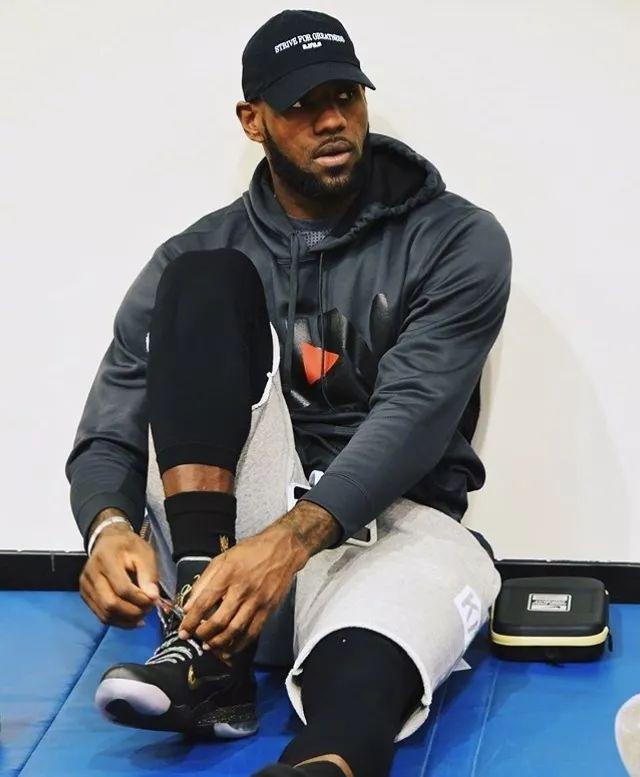 劳模倒下，皇家社会队长奥亚萨瓦尔腘绳肌受伤，或将伤缺三周（皇家社会噩耗：队长奥亚萨瓦尔腘绳肌受伤，预计缺阵三周）