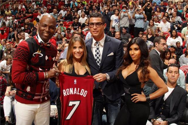 图片报：努贝尔能否留在斯图加特和他是否会大降薪有很大关系（图片报：努贝尔能否留在斯图加特取决于他是否愿意大幅降薪）