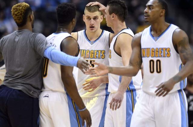 凯里·詹娜养女晒奢华生活，其母21岁跻身十亿富豪榜（凯里·詹娜养女炫耀奢华生活，母亲21岁即登十亿富豪榜）