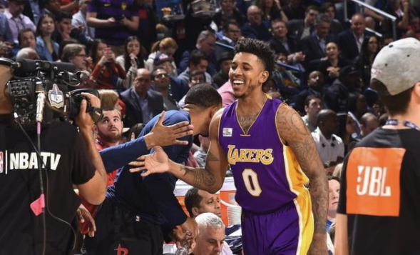 皇马官方：库尔图瓦右腿长收肌受伤；恢复时间有待评估（皇马公告：库尔图瓦右腿长收肌受伤，回归时间待定）